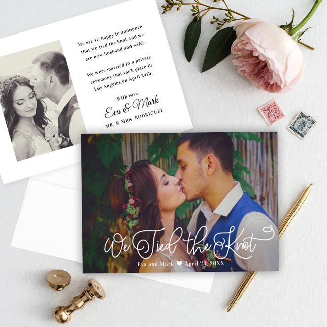 We Tied the Knot White Script Wedding Photo Meddelande (Skapare uppladdad)