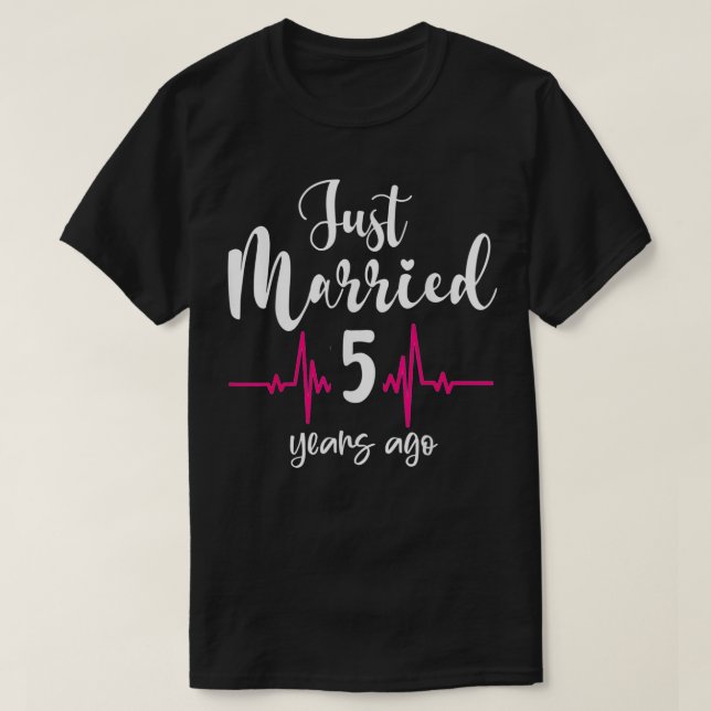 Wedding Anniversary Just Married 5 Years Ago Coupl T Shirt (Design framsida)