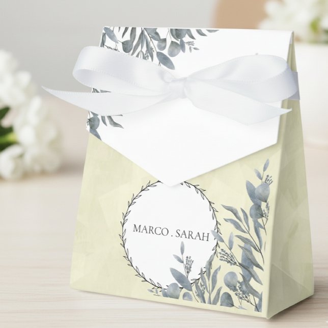 Wedding Favor Box with Ginko Leaves and Names Presentaskar (Skapare uppladdad)