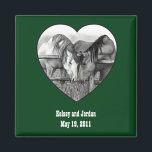 WEDDING FAVOR: HORSES: HITCHED: PENCIL, HEART MAGNET<br><div class="desc">Min realism,  som penna teckning från två hästar som munkavlar på ett staket,  gör en underbar bröllopsförmån för att matcha inbjudningar med samma design i min affär. Underbar punkt för hästälskare!</div>