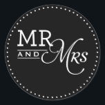 WEDDING STICKERS Res.. Modern typografi svart Runt Klistermärke<br><div class="desc">Ursprunglig design © att kat masard at simpel sötpapp PAPPERIE 2013 - - - - - - - - - - - - - - - - - - - - - - - - - - - - - - - - - - - - - - - -...</div>