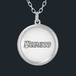 WEEABOO SILVERPLÄTERAT HALSBAND<br><div class="desc">Weeaboo-pridet. Globe Trotters specialiserar sig på idiosynkratiskt bildmaterial från hela världen. Här hittar du unika hälsningskort,  vykort,  Poster,  Mousepads med mera.</div>