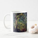 Weeping Willow av Claude Monet, Vintage Fine Art Kaffemugg<br><div class="desc">Weeping Willow II (1918) av Claude Monet är en vintage konstmålning för bra. Det är en del av en serie färger av träd som Monet målade i sina trädgårdar i Giverny, Frankrike. En grova träd i en skog under höstsäsongen. Om konstnären: Claude Monet (1840-1926) var en av grundarna av den...</div>
