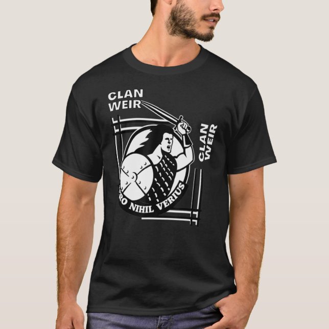 Weir Klan Gaelic Motto Swordsman T Shirt (Framsida)