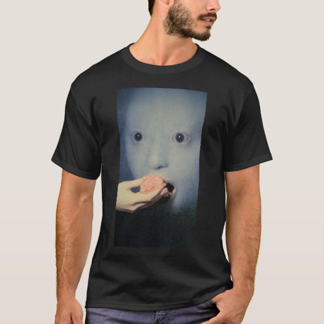 Weird infant eating  t shirt (Framsida)