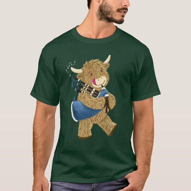 Weish Highland Cow som spelar Bagpipes T Shirt (Framsida)