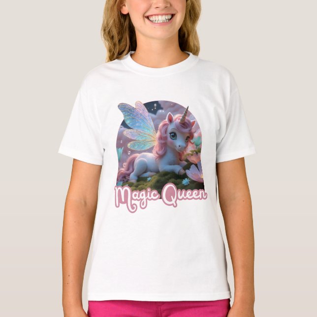 Weißes Einhorn mit Flügeln - Magic Queen T Shirt (Framsida)