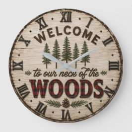 Welcome to Our Neck of the Woods Woodland Cabin Stor Klocka