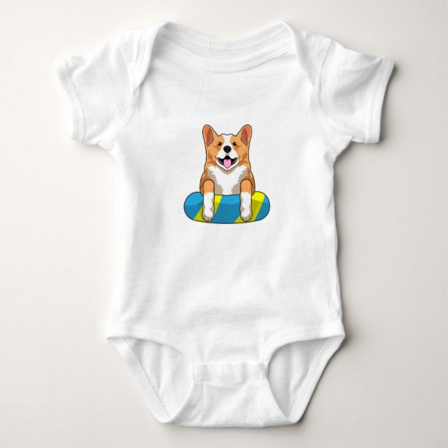Welsh Corgi vid Swimming med Swimming board T Shirt (Framsida)