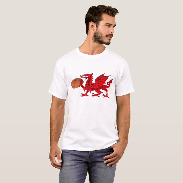 Welsh Dragon With a Rugby Boll Manar T-Shirt (Hel framsida)