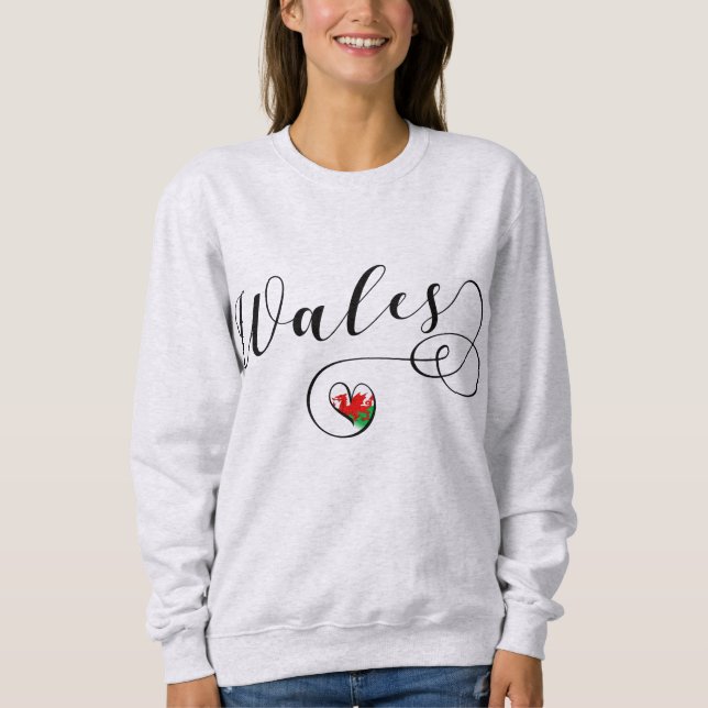 Welsh Flagga in Heart, Wales T Shirt (Framsida)