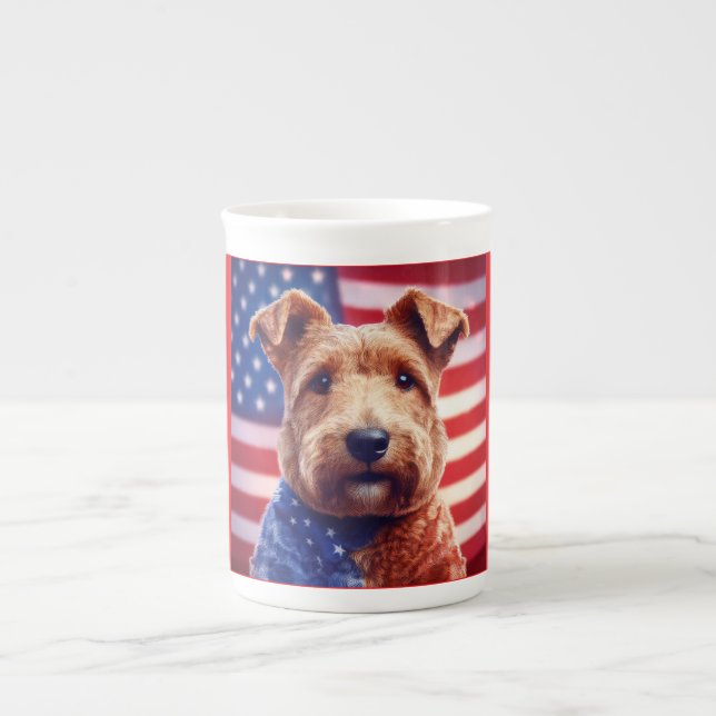 Welsh Terrier med American Flagga och Bandana Benporslin Mugg (Framsidan)