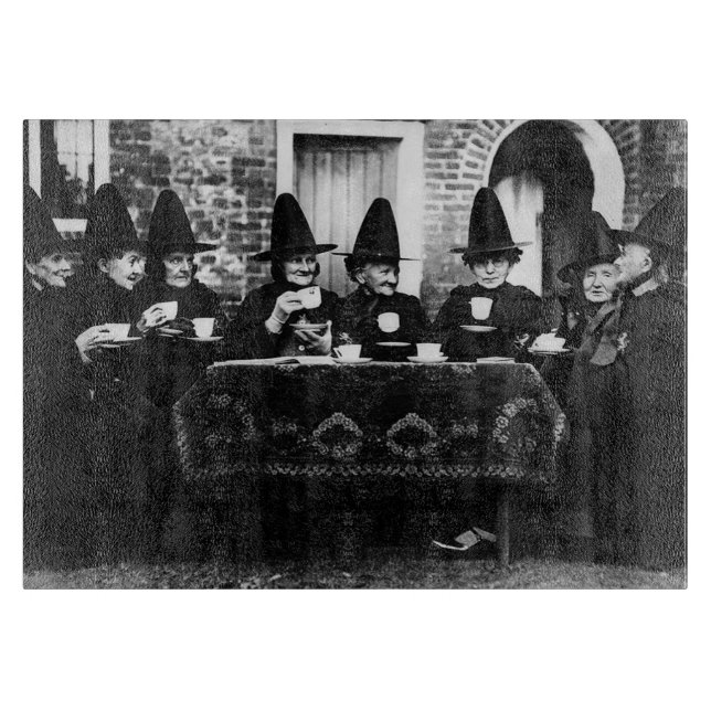 Welsh Witches with Tea Crone Teatime (Framsidan)