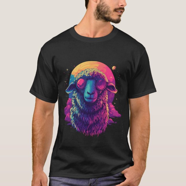 Weltraum-Schaf im Retro-Design T Shirt (Framsida)