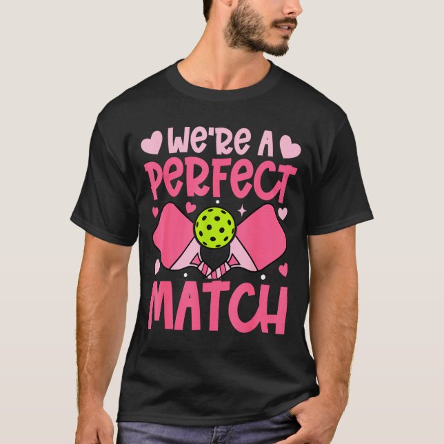 We're A Match Ckleball Couple Paddle Hearts Valent T Shirt (Framsida)