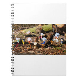 Werkende Fubby's in hun houtzagerij. Anteckningsbok