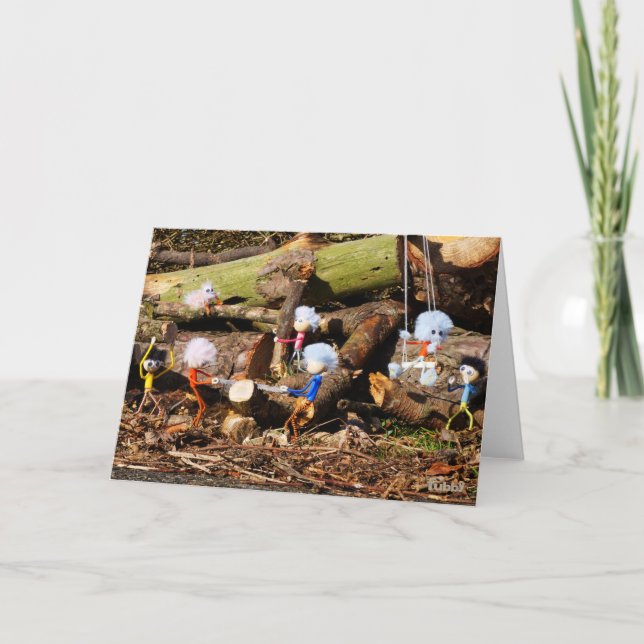 Werkende Fubby's in hun houtzagerij. Tack Kort (Framsida)