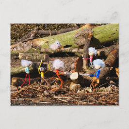 Werkende Fubby's in hun houtzagerij. Vykort