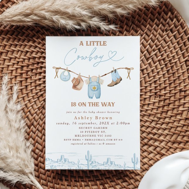 Western Blue Brown Clothesline Cowboy Baby Shower Inbjudningar (Cowboy Baby Shower Invitation Template, Little Cowboy Is On The Way Baby Shower Invitation, Clothes )