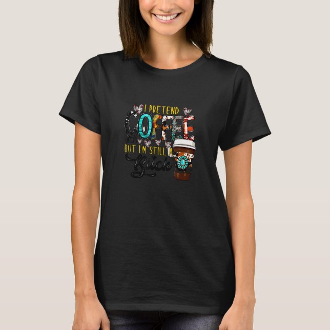 Western Coffee Vibes I Pretend Coffee Helps But I' T Shirt (Framsida)