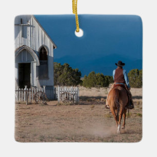 Western Cowboy Riding Horse to Church Julgransprydnad Keramik