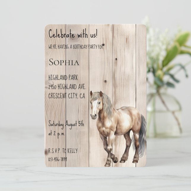 Western Cowgirl Cowboyhorse Faux Wood Birthday Inbjudningar (Stående Fram)