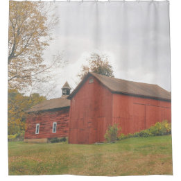 Western Mass Big Red Barn i höstregn Gardin