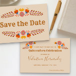 Western typografi för mexikansk Blommigt Spara dat Spara Datumet<br><div class="desc">Den mexikanska blommigten sparar datumkortet med fiesta folkkonstblommor i den jorda färg-paletten med champagnebeige brun blå rosa orange och gult. Distinktiv utformning med western typografi och handskrivet skript för elegant. Mallen är konfigurerad för att anpassa för alla tillfälle och anpassa sig efter händelsemedatumet. Bläddra i min mexikanska Blommigt för matchande...</div>