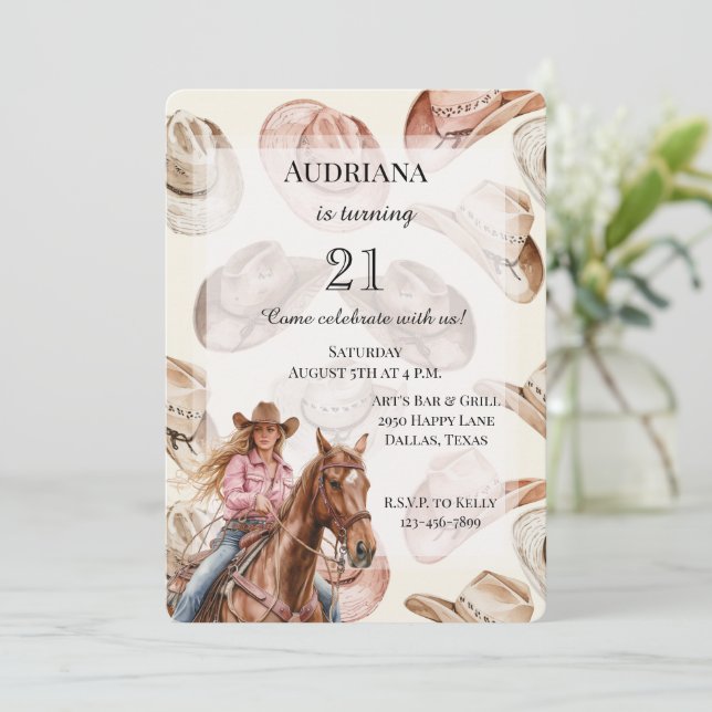 Westerna Blond Cowgirl Hats Birthday Inbjudningar (Stående Fram)