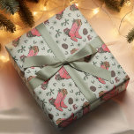 Westerna Julafton Cowboy Boots, Pinecones och Berr Presentpapper<br><div class="desc">En festlig western jultoma som är papper för hennes handritade illustrationer av cowgirl-boots,  gräs-cones och vinterhallon mot gröntens bakgrund.</div>