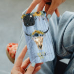 Westerna solrosolja av typen Träkock Skull Cowboyb<br><div class="desc">Utformningen är ett foto och fodral är inte tillverkat med glitter, sekvenser, metall eller skogen. Denna design finns även tillgänglig på andra mobila modeller. Välj Enhetstyp om du vill visa andra iPhone, Samsung Galaxy eller Google fodral. Vissa stilar kan ändras genom att markera Stil om det är ett alternativ. Du...</div>