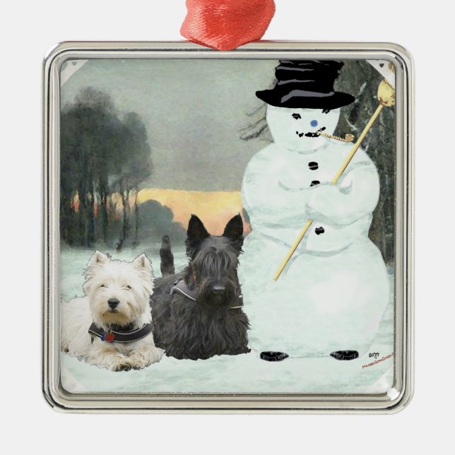 Westie & Scottie Bygger Snögubbe Julgransprydnad Metall (Framsidan)