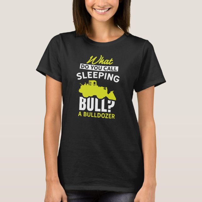 What do you call sleeping bull A bulldozer farmer T Shirt (Framsida)