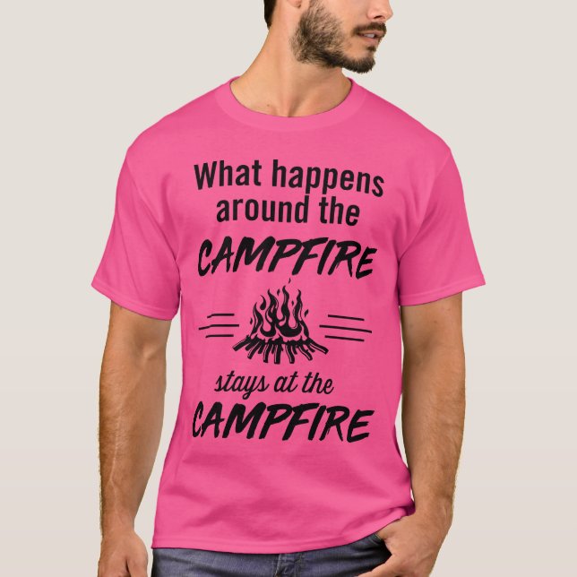 What happens around the campfire stays at the camp t shirt (Framsida)