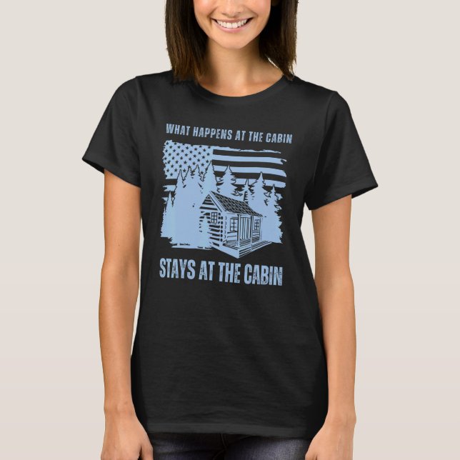 What Happens at the Cabin Stays at the Cabin     C T Shirt (Framsida)