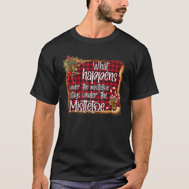 What Happens Under The Mistletoe Stays Under The M T Shirt (Framsida)