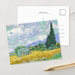 Wheat Fält med Cypresses | Vincent van Gogh Vykort<br><div class="desc">Vetet i Fält med Cypresses (1889) av Vincent van Gogh är ett dynamiskt postimponerande landskap som fångar upp naturens pulserande rörlighet. Under sin vistelse på asyl Saint-Paul-de-Mausole i Saint-Rémy-de-Provence präglas teckningen av ett guldvete fält som svävar i brisen och som punkterades av högt, mörk grönt cypress träd mot ett snurrande...</div>
