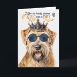 Wheaten Terrier Hund Kung för Day Funny Birthday Kort<br><div class="desc">Lycklig Wheaten Terrier-hund skickar lustigt önskemål till mannen i deras liv som skulle leva som kung på sin speciella dag.</div>