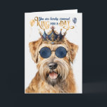 Wheaten Terrier Hund Kung för Day Funny Birthday Kort<br><div class="desc">Lycklig Wheaten Terrier-hund skickar lustigt önskemål till mannen i deras liv som skulle leva som kung på sin speciella dag.</div>