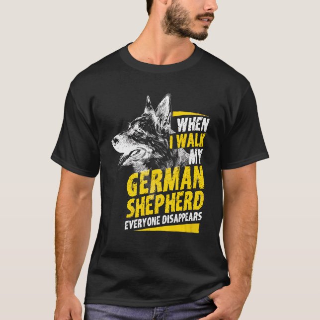 When I Walk My German Shepherd Everyone Disappears T Shirt (Framsida)