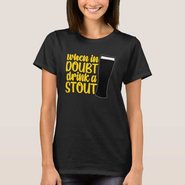 When in Doubt Drink a Stout Beer Drinking Bar IPA  T Shirt (Framsida)