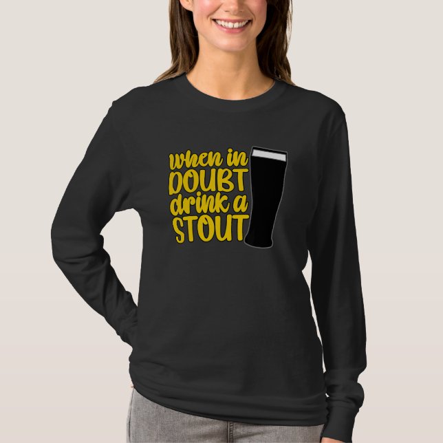 When in Doubt Drink a Stout Beer Drinking Bar IPA  T Shirt (Framsida)