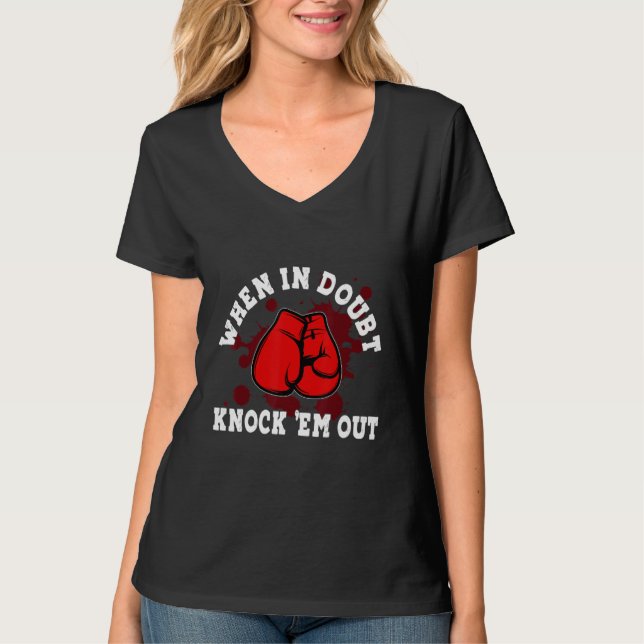 When In Doubt Knock 'em Out Boxing KO Fighting Cha T Shirt (Framsida)