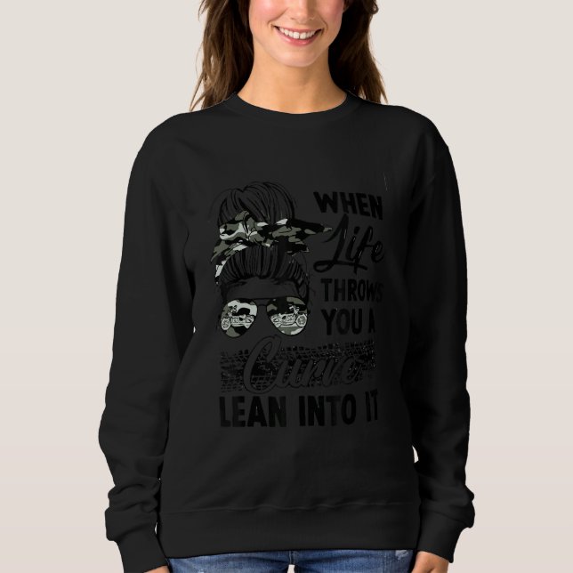 When life throws you a curve  motorcycle saying qu t shirt (Framsida)