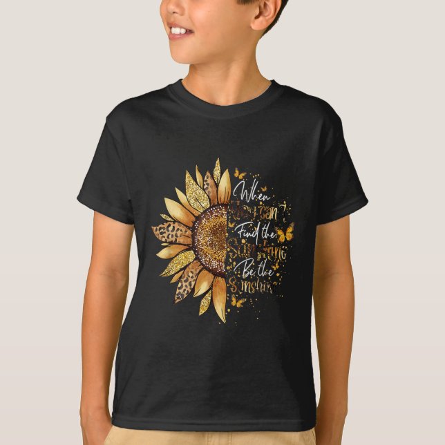 When You Can't Find The Sunshine Be The Sunshine  T Shirt (Framsida)