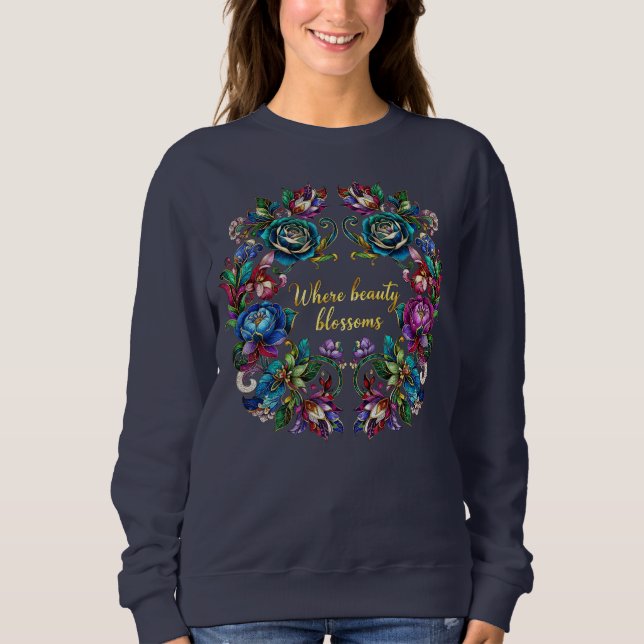 Where Beauty Blossoms – Elegant Floral Art Sweatsh T Shirt (Framsida)