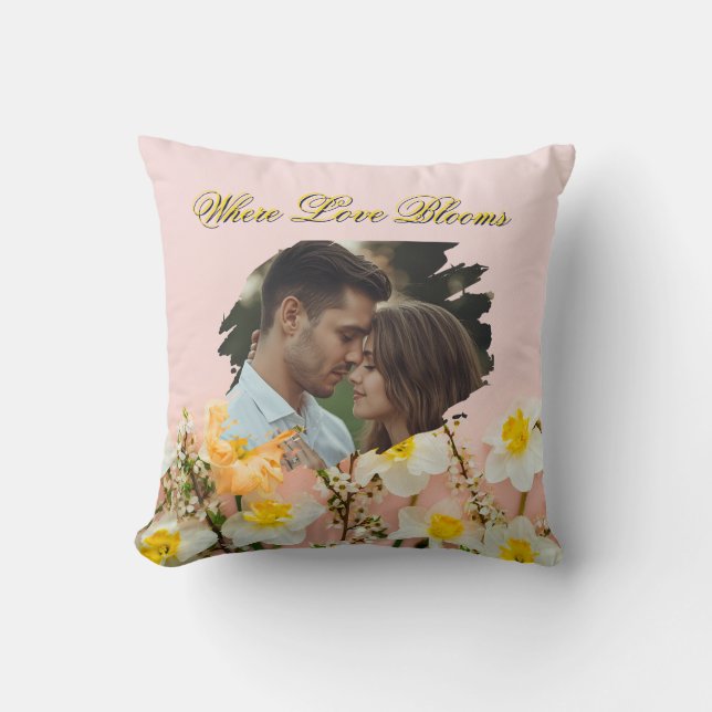 Where Love Blooms Pillow | Spring Romance Throw  Kudde (Framsida)