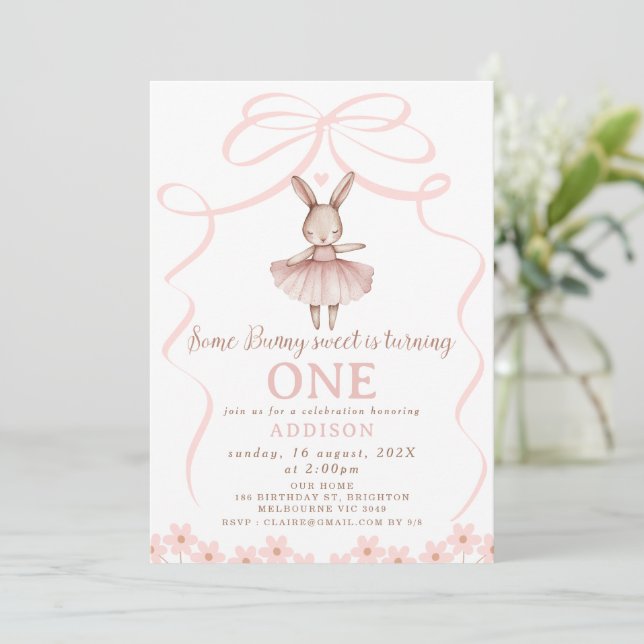 Whimissisk Rosa Bow Tutu lite Bunny Birthday Inbjudningar (Stående Fram)