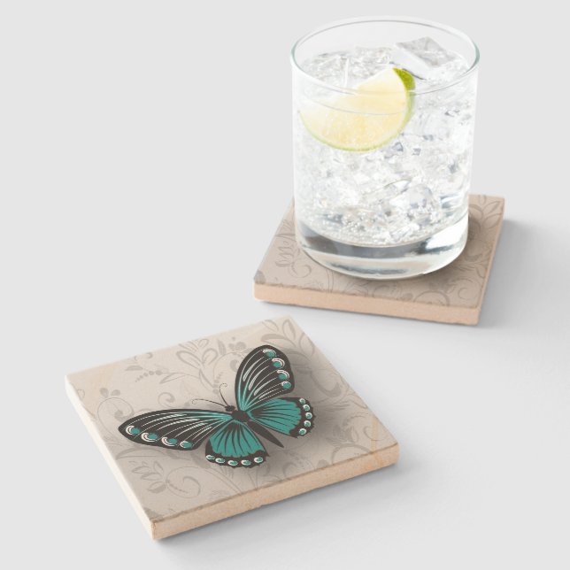 Whimissisk tereal Butterfly på Grått Blommigt Underlägg Sten (Sidan)