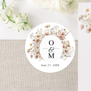 Whimsical Beige Meadow WildblomMonogram Bröllop Runt Klistermärke
